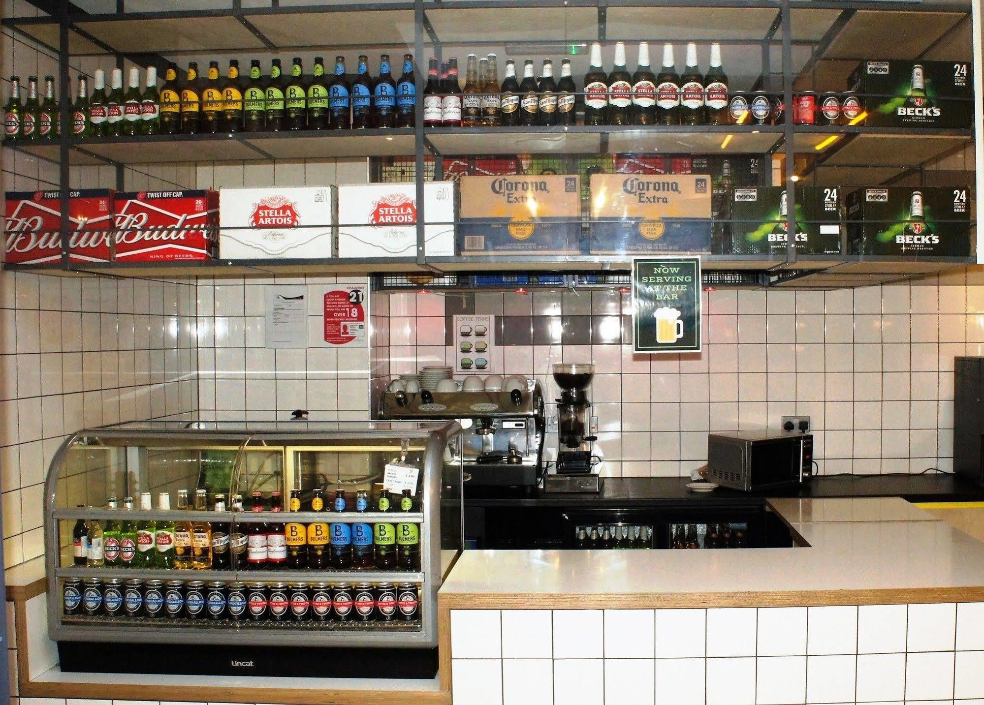 Via Limehouse Hostel Londen Buitenkant foto